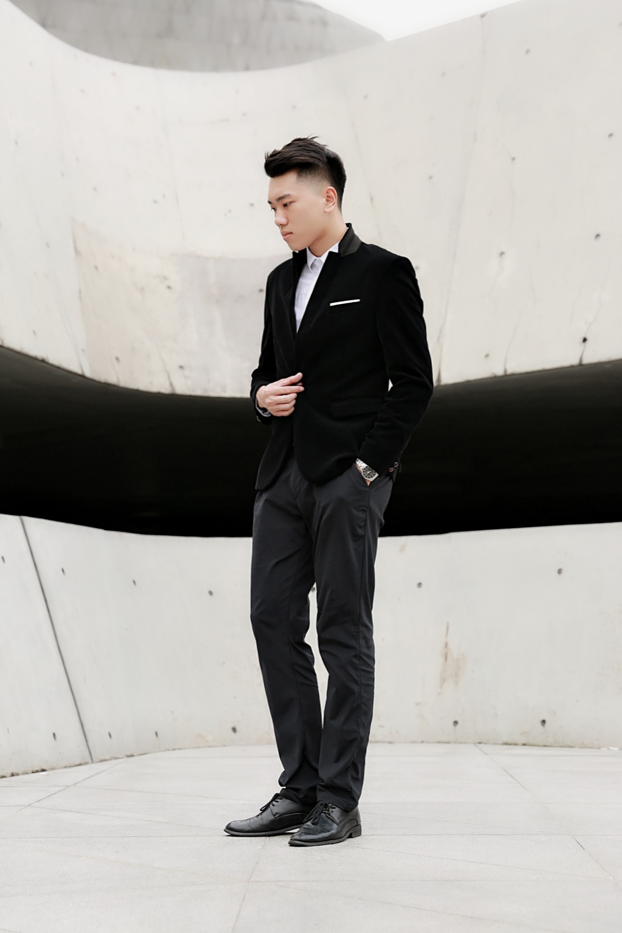 #UR摩登秋冬之旅#正装很ok的喔，刚刚好秋天我觉得作为男士，穿正装又帅气又保暖，值得一提的是雅戈尔西装店客服态度很好，衣服质量也很ok，手表酷酷的，185，74kg，xl码很合身，我以为正装外套很贵没想到这么便宜，只有298还包邮哦，普通的都好贵，推荐给你们哦😊