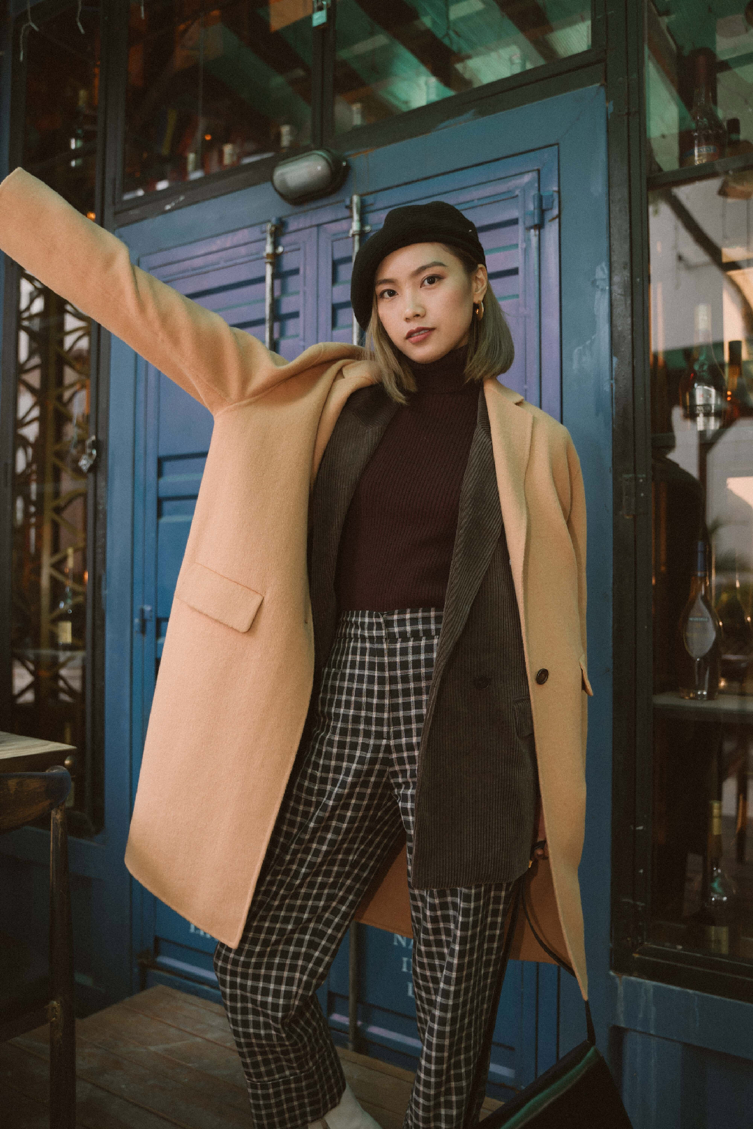 大衣：Topbuyer
西装外套：zara
针织衫：zara
格纹裤：zara
短靴：zara
包：celine

一个totally的 ZARA GIRL，深圳突然降温，名副其实的一秒入冬，终于可以做叠<strong>穿搭</strong>配了！内搭的色彩都很百搭，所以外套选择什么颜色都可以，为了提亮整体，我选了南瓜色外套，看起来更加温暖~#冬日里<strong>套装</strong>才是最强阵容！##大衣+高领，<strong>冬季</strong>续命<strong>穿搭</strong>#