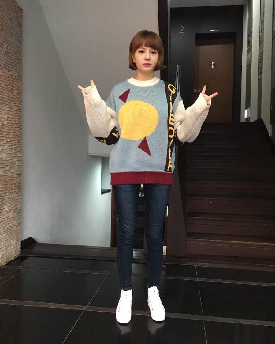 超级可爱的几何毛衣，男女同款，搭配黑色棉服或大衣可以成为冬日穿搭的亮点哦～
#博主同款时髦品牌12.24上新#