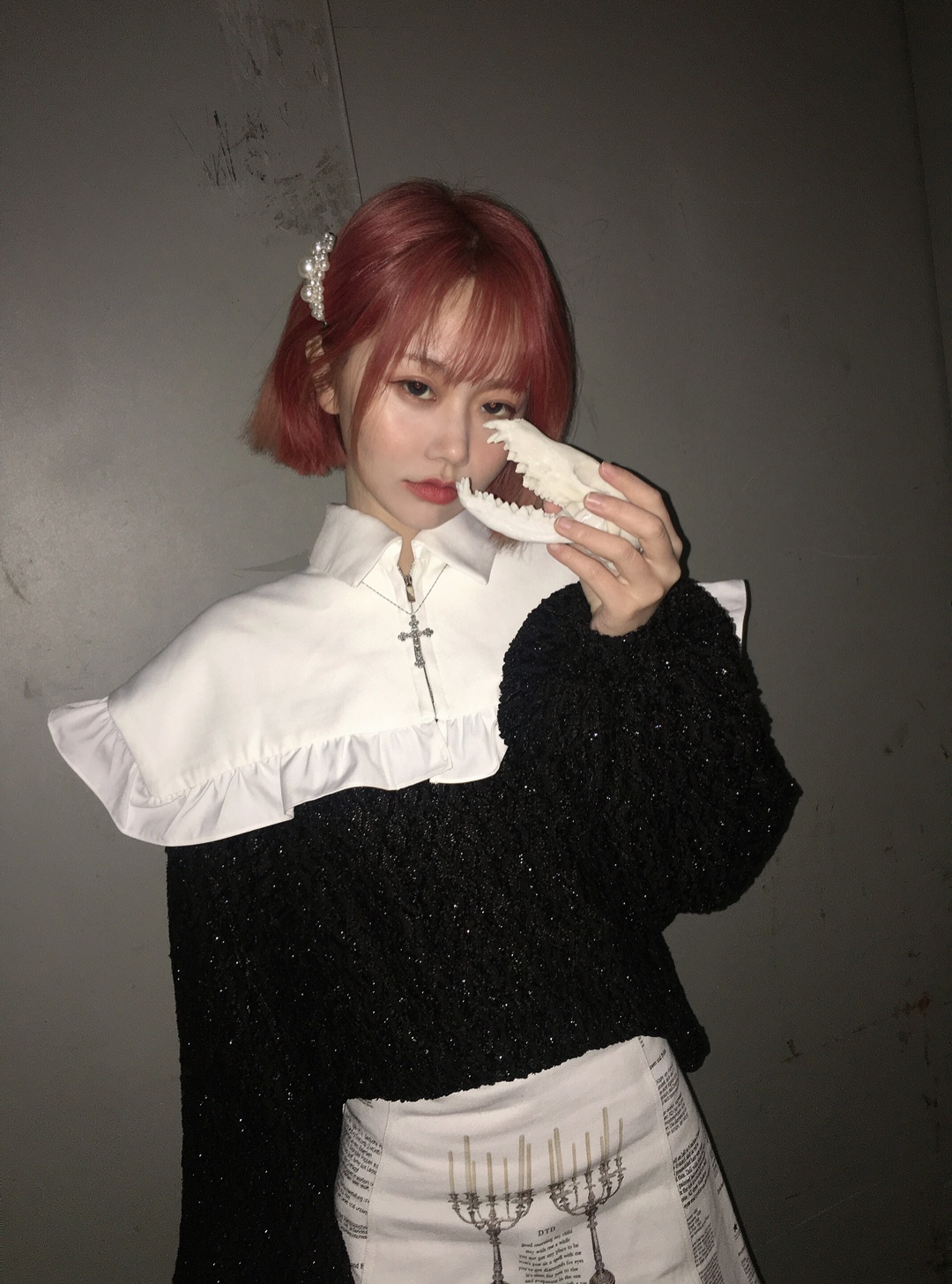 #小个子三月份种草日记#
这身装束有没有让你联想到修女嘛？
非常萝莉的装扮啦～适合娇小可爱的女孩子哦～
上衣是海军领，荷叶边，可爱加分！！！
谁说黑白配不可爱！一样萌！