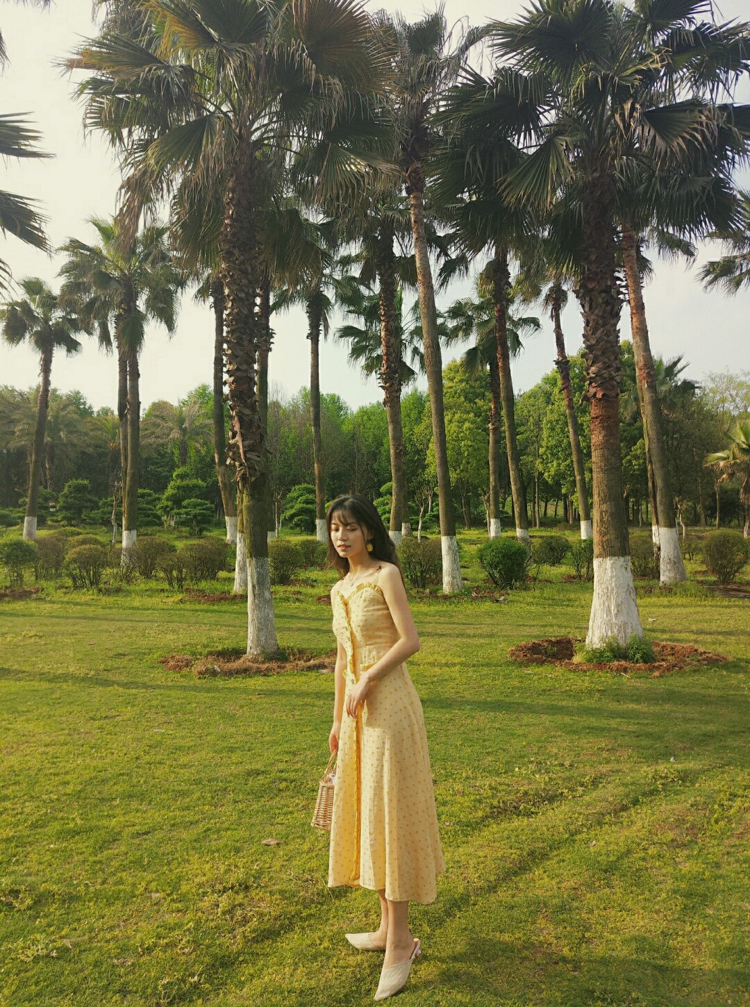 小碎花肩带裙和夏天更配哦~穿上超级小清新呢💃💃#这条网红连衣裙，吹一顿彩虹屁#