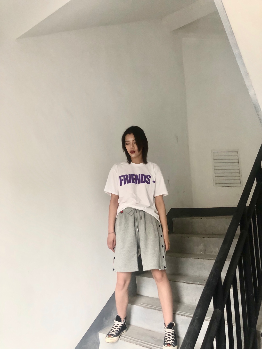短袖➕中裤➕帆布鞋
 潮人必备单品 
    日常舒服 #偷师网红小姐姐，满分穿搭预定！#