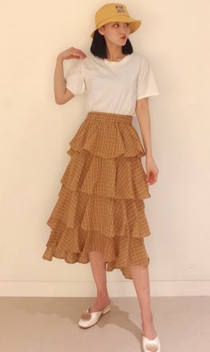 #六一约会不能缺の少女感穿搭##偷师网红！小个子夏日这样穿#
-龄的搭配！小黄帽戴起来哈哈哈
是不是很可爱一下子小了不少
夏天尽量买亮色系的衣服
配上蓝天白云 真的超级好看
