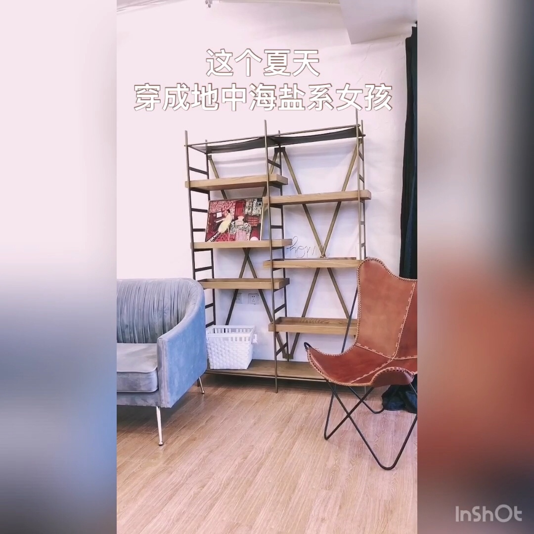 小众风格的look 不喜欢网红款的话请看过来～
方领真的能很好的展现出锁骨 很显瘦
裤子的版型也是很特别 面料舒服
#今夏最火：法式少女风，盘它！#
