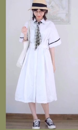 #微胖女孩618都在买什么？##618，一键解决你的身材bug！#
🐰小毯穿什么
衬衫连衣裙是减龄显瘦的好搭档！
宽松且有一定长度的袖子，可以最大程度遮住手臂上的肉肉。腰带可以很好的勾勒出腰围，相比于直上直下的款式更加显瘦！
试试将衬衫元素和丝巾搭配在一起，更加时尚哦！