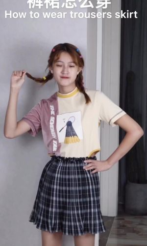 #日常时髦经：舒服最重要！#
#日瘦15斤，一条裙子搞定！#
hello，宝宝们，本期推荐👇
格子裤裙
身高166，体重88，试穿s码
嘻嘻前些天有宝宝私信我问我裤裙怎么穿哦，今天就来一组推荐吧～穿一件裤裙也可以穿搭一周不重样滴～
欢迎宝宝们在评论区留言交流各种穿搭👏