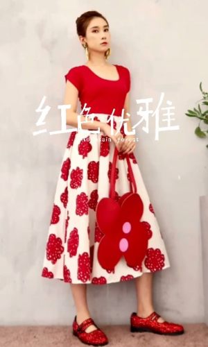 #暑假不囤肉，返校做女神！#
红色拼接印花裙
显瘦无敌
很适合度假的一套穿搭#“剩夏”sos，露腰露腿露出来！#