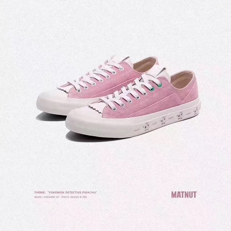 【新品】Matnut 宝可梦联名帆布鞋 🔥

Price：¥4xx 现货 付款即发！
Size：35 36 37 38 38.5 39 40 41 42 43 44 (比耐克偏大一码 平时43就买42)
#叮咚！你的精灵宝可梦已上线#
