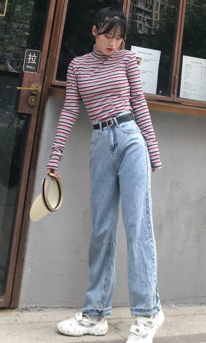 #今年第一件针织衫怎么选？##小个子如何穿出大长腿？##夏秋交替，办公室最佳look#
yijianzhenzhi衫解决穿搭烦恼～这件不管是内搭还是外穿都很奶思啦～