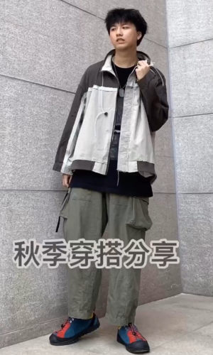 #12月第一件外套买这件！##冬日奶茶系女生甜炸了！#
上衣选择一个非常百搭的衣服，以项链为搭配，突出整体，细节满满又舒服，下身选择一条非常舒适百搭的裤子最后以超耐看的鞋子进行结尾。