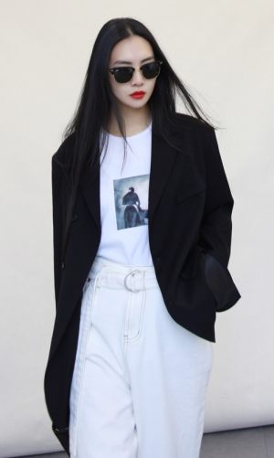 西装搭配全白内搭，也是今年流行的休闲感搭配#穿搭日志#