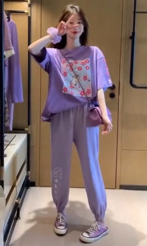 #穿搭日志#2020即将流行的紫色系穿搭，最后一套是仙女穿的吗#紫色穿搭 #春季穿搭 #女装新品日